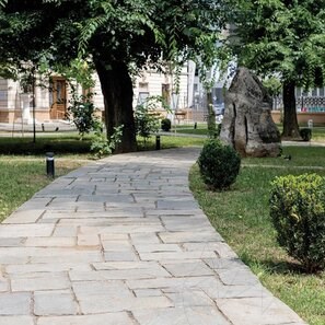 Ardesia Kavala tagliata a mano modello romano Natur, 2.5-4.5 cm