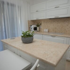 Piano di lavoro in travertino Classic Polisat, 250 x 65 x 3,2 cm