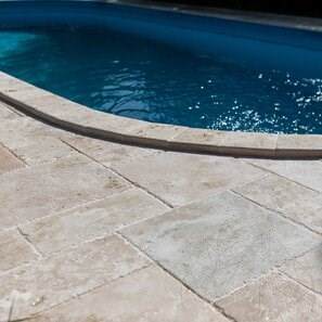 Travertino Classic French Pattern Set Spazzolato e Daltuit, 3 cm