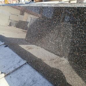 Granito Tropic Brown Lucido, 60 x 60 x 1,8 cm