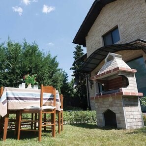 Barbecue mediterraneo medio da giardino (Carbone/Legno, 120x70x210 cm, pietra naturale Rhodos, mattone)
