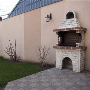 Gratar Gradina Mediteraneo Small (Carbone/Legno, 100x60x210 cm, pietra naturale Vratza, mattone)