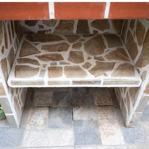 Barbecue tradizionale da giardino con ripiano (Carbone/Legno, 100x60x218 cm, pietra naturale Rhodos, mattone)