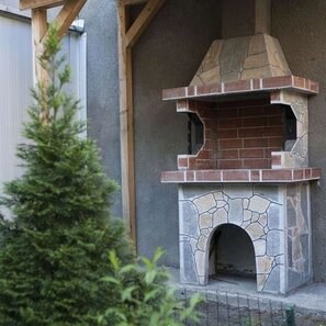 Barbecue tradizionale da giardino (Carbone/Legno, 100x60x210 cm, pietra naturale Rhodos, mattone)