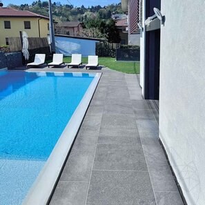 Pietra sinterizzata L'ALTRA PIETRA Castello Grey, 60 X 60 X 2 cm, R11 - Antiscivolo per uso esterno