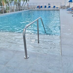 Pietra sinterizzata L'ALTRA PIETRA Castello Grey, 60 X 60 X 2 cm, R11 - Antiscivolo per uso esterno