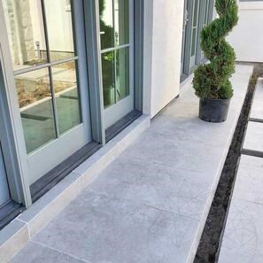 Pietra sinterizzata L'ALTRA PIETRA Duomo Bluestone Grey, 60 X 90 X 2 cm, R11 - Antiscivolo per uso esterno