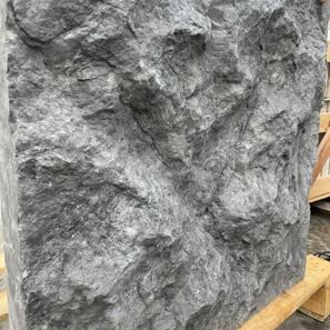 Parete rocciosa di marmo della tundra