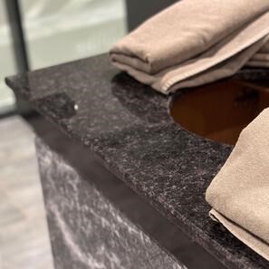 Granito Black Pearl Polisat 2 cm - Piani, gradini, smalti e parti personalizzate