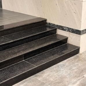 Granito Black Pearl Polisat 2 cm - Piani, gradini, smalti e parti personalizzate