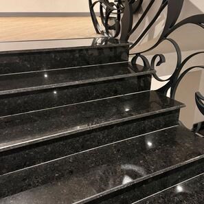 Granito Black Pearl Polisat 2 cm - Piani, gradini, smalti e parti personalizzate