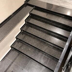 Granito Black Pearl Polisat 2 cm - Piani, gradini, smalti e parti personalizzate