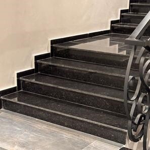 Granito Black Pearl Polisat 2 cm - Piani, gradini, smalti e parti personalizzate