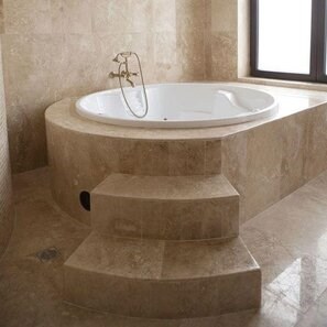 Travertino Classic Cross Cut Lucido 2 cm - Piani di lavoro, gradini, smalti e pezzi personalizzati