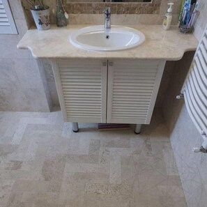 Travertino Classic Cross Cut Lucido 2 cm - Piani di lavoro, gradini, smalti e pezzi personalizzati