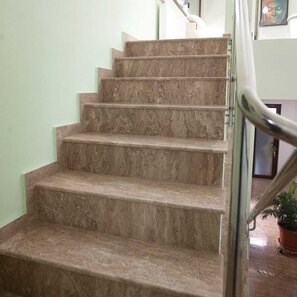 Travertino Latte Polisat 2 cm - Piani, gradini, smalti e pezzi personalizzati