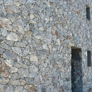 Rivestimento esterno in marmo Rock Face Blue a lastre irregolari