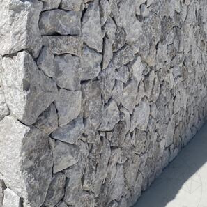 Rivestimento esterno in Travertino Rock Face Silver a lastre irregolari