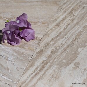 Tappetino in travertino striato beige con motivo francese, 1,2 cm