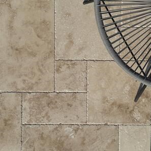 Travertino Classic Cross Cut, Riempito, Spazzolato & Bordo Scalpellato, Set Pattern Francese 1,2 cm
