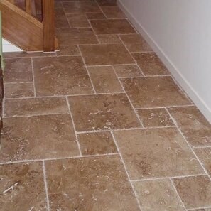 Travertino Walnut Cross Cut French Pattern Set Spazzolato e Daltuito, 1,2 cm