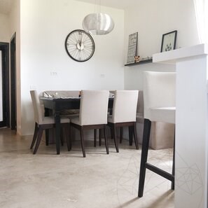 Travertino levigato Classic PREMIUM a taglio incrociato, 122 x 61 x 1,2 cm