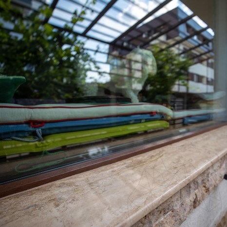 Travertino Latte Polisat 2 cm - Piani, gradini, smalti e pezzi personalizzati