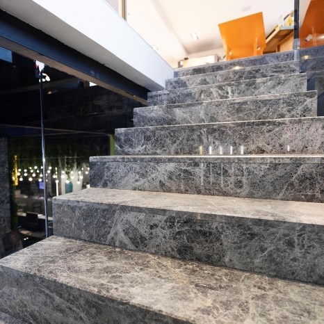 Marmo grigio Tundra lucido 2 cm - Piani, gradini, smalti e pezzi personalizzati