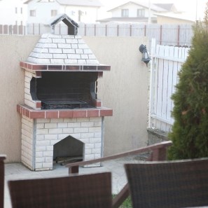 Mediteraneo Medium Garden Barbecue (Carbone/Legno, 120x80x210 cm, 760 kg, pietra naturale Vratza, mattone)