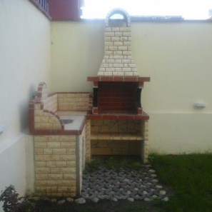 Grill da giardino mediterraneo piccolo (carbone/legno, 100x60x210 cm, 650 kg, pietra naturale di Vratza, mattone)