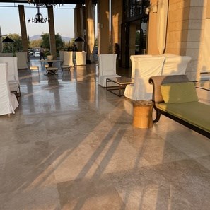 Travertino levigato Classic PREMIUM a taglio incrociato, 122 x 61 x 1,2 cm